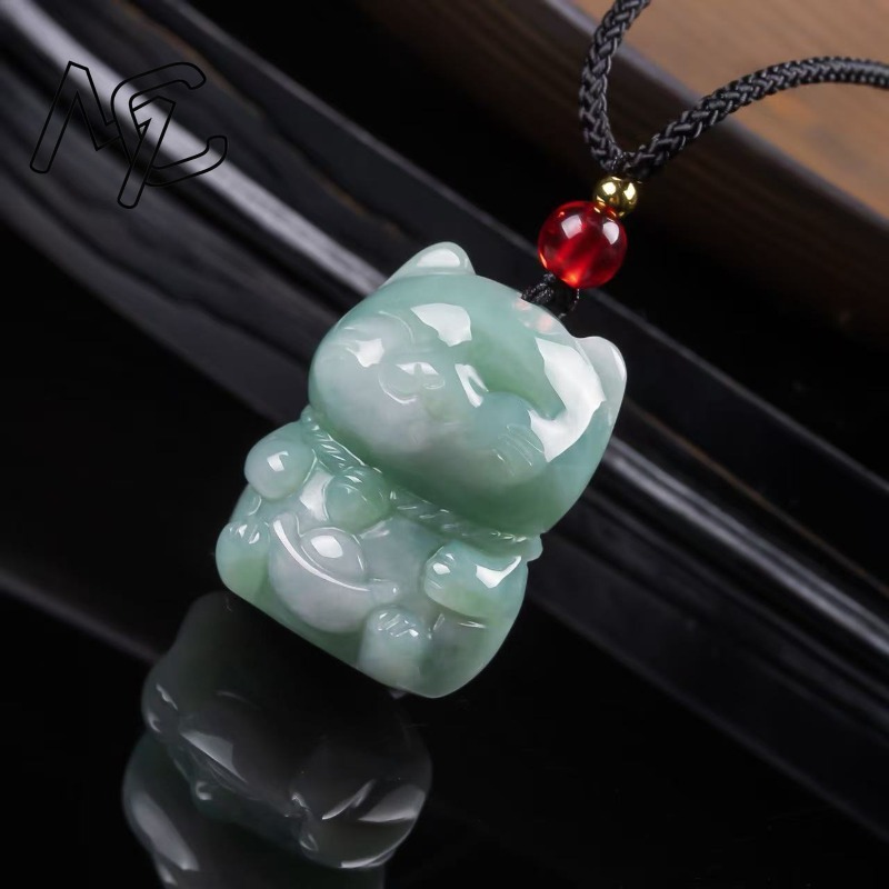 Natural Emerald Jade Lucky Cat - Necklace Pendant 评论和价格